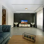 Casa Lucan *